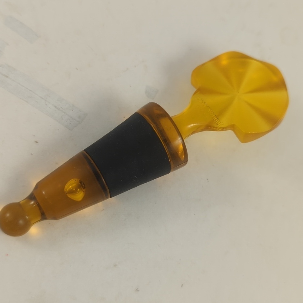 Tupperware® set of 3 sheerly elegant wine-stoppers - Picture 3 of 3
